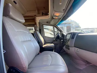 2019 Winnebago Navion photo 47