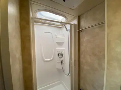 2019 Winnebago Navion photo 38