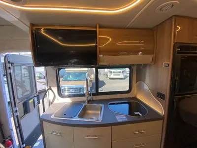 2019 Winnebago Navion photo 17