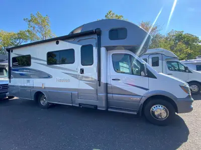 2019 Winnebago Navion photo 12