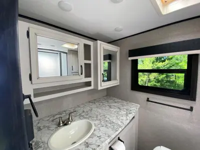 2020 Jayco Jay Feather photo 35