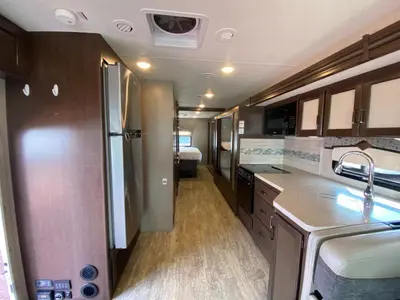 2020 Thor Motor Coach Hurricane photo 22