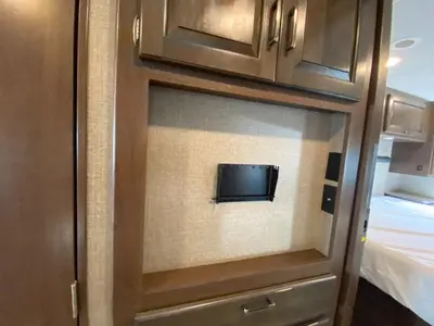 2020 Thor Motor Coach Hurricane photo 36