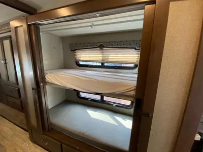 2020 Thor Motor Coach Hurricane photo 33