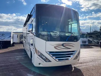 2020 Thor Motor Coach Hurricane photo 2