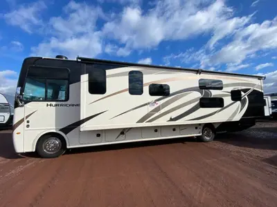 2020 Thor Motor Coach Hurricane photo 6