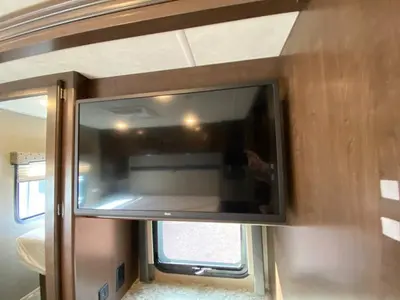 2020 Thor Motor Coach Hurricane photo 40