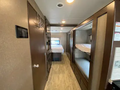 2020 Thor Motor Coach Hurricane photo 32