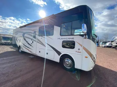 2020 Thor Motor Coach Hurricane photo 18