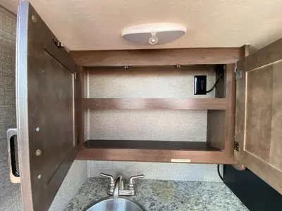 2020 Thor Motor Coach Hurricane photo 14