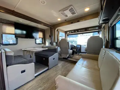 2020 Thor Motor Coach Hurricane photo 20