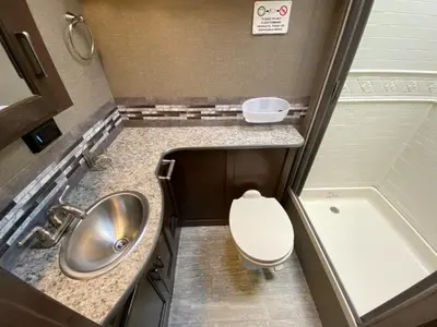 2020 Thor Motor Coach Hurricane photo 47