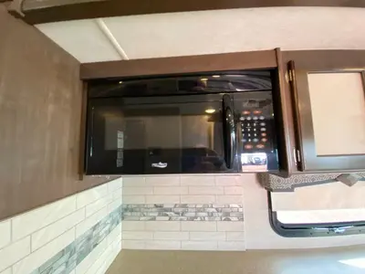 2020 Thor Motor Coach Hurricane photo 24