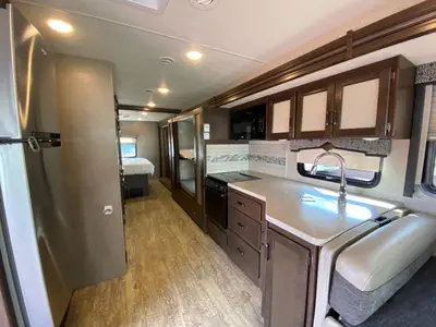 2020 Thor Motor Coach Hurricane photo 21