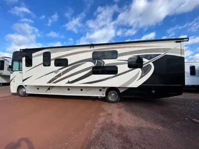 2020 Thor Motor Coach Hurricane photo 7