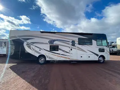 2020 Thor Motor Coach Hurricane photo 16