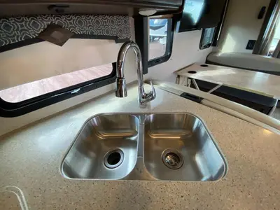 2020 Thor Motor Coach Hurricane photo 28