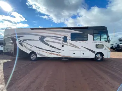 2020 Thor Motor Coach Hurricane photo 19