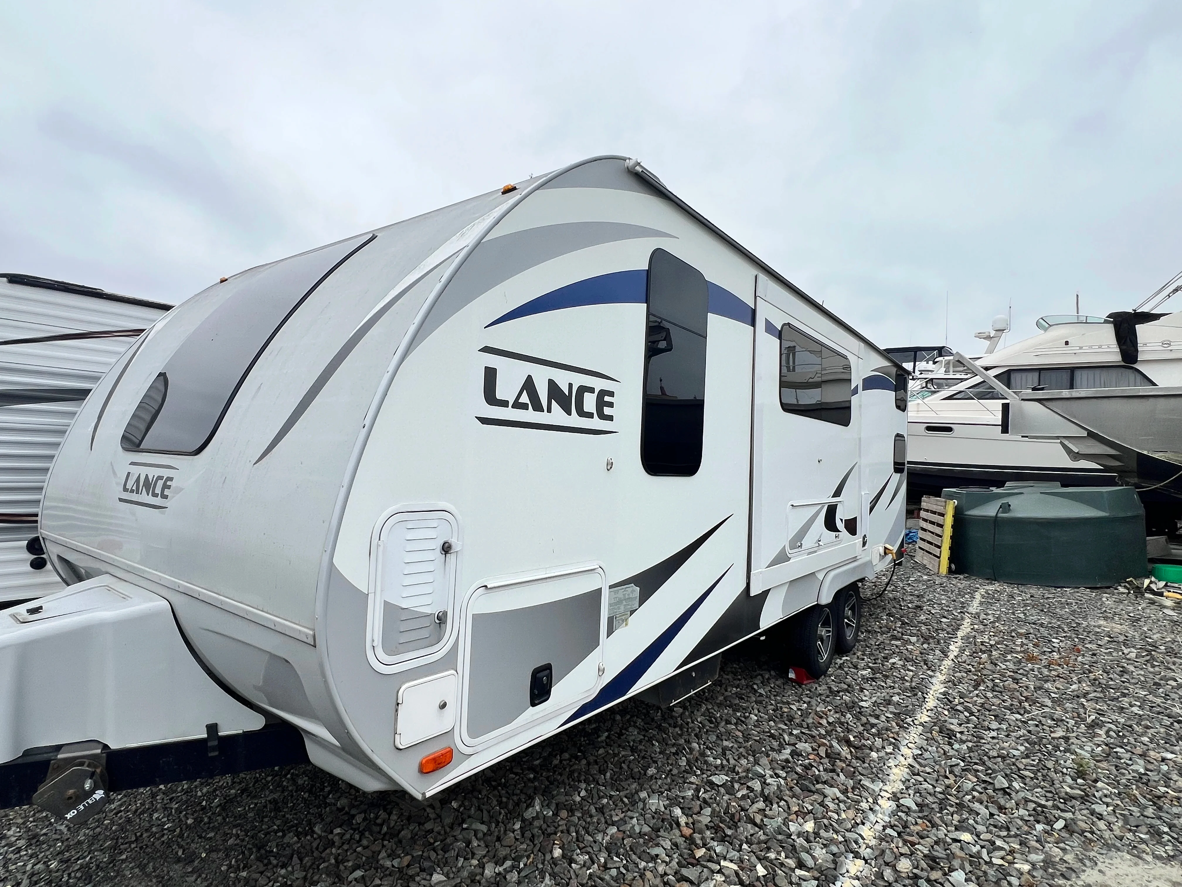 2020 LANCE 2185 TRAVEL TRAILER exterior