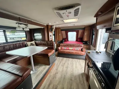 2020 LANCE 2185 TRAVEL TRAILER photo 2