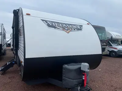 2022 Forest River RV Wildwood X-Lite photo 2