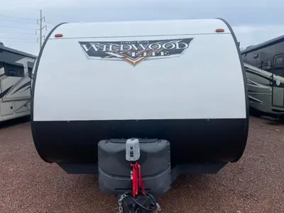 2022 Forest River RV Wildwood X-Lite photo 3