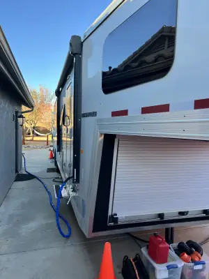 2020 LOGAN COACH ULTIMATE SPORTS HAULER photo 3