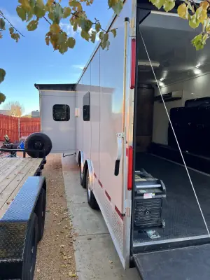 2020 LOGAN COACH ULTIMATE SPORTS HAULER photo 4