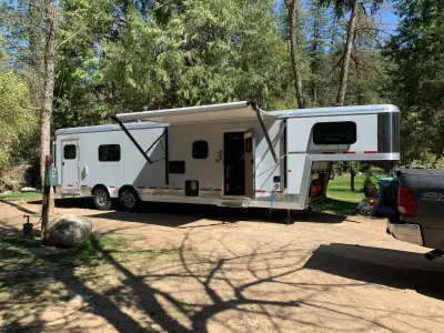 Used 2020 Logan Coach Ultimate Sports Hauler
