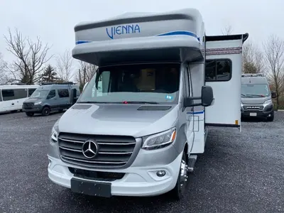 Used 2024 Renegade Vienna 25FWC