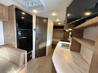 2025 Coachmen RV Freedom Express Select photo 14