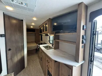 2025 Coachmen RV Freedom Express Select photo 15