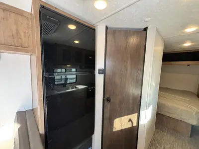 2025 Coachmen RV Freedom Express Select photo 33