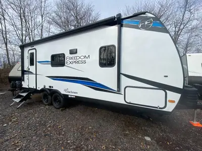 2025 Coachmen RV Freedom Express Select photo 11