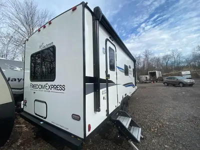 2025 Coachmen RV Freedom Express Select photo 7
