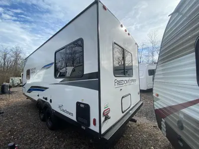 2025 Coachmen RV Freedom Express Select photo 6