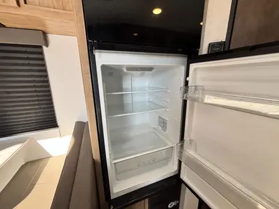 2025 Coachmen RV Freedom Express Select photo 35