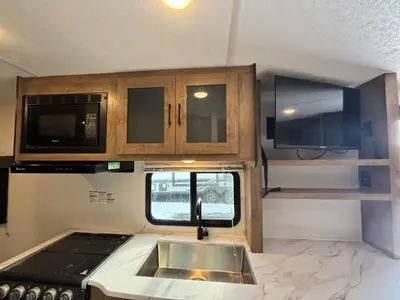 2025 Coachmen RV Freedom Express Select photo 18
