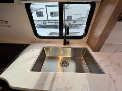 2025 Coachmen RV Freedom Express Select photo 23