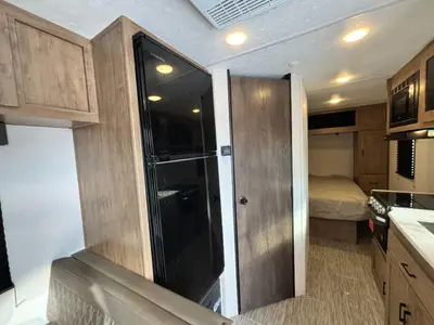 2025 Coachmen RV Freedom Express Select photo 16