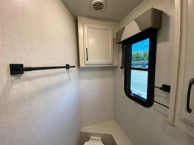 2025 Fleetwood RV Bounder photo 35