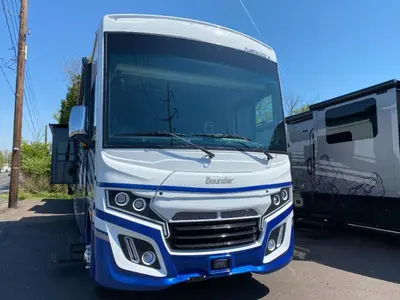 2025 Fleetwood RV Bounder photo 2