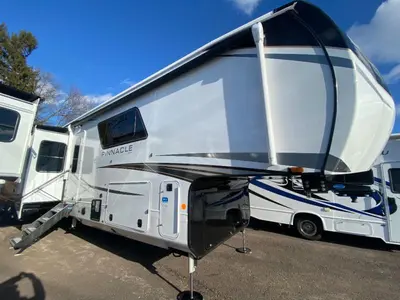 2025 Jayco Pinnacle photo 9