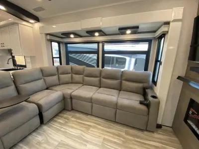2025 Jayco Pinnacle photo 15