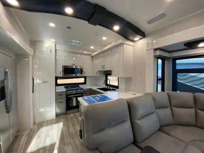 2025 Jayco Pinnacle photo 24