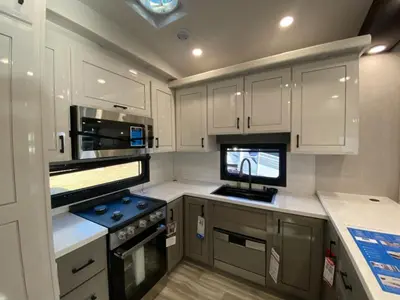 2025 Jayco Pinnacle photo 27