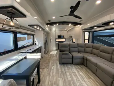 2025 Jayco Pinnacle photo 13