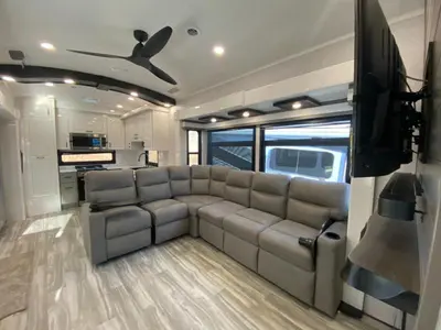 2025 Jayco Pinnacle photo 12