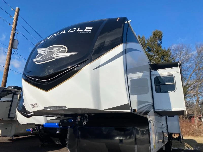 2025 Jayco Pinnacle exterior