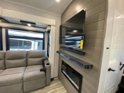 2025 Jayco Pinnacle photo 14